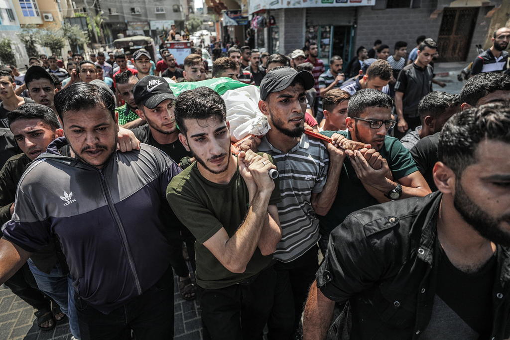 Fuerzas israelíes matan a tres palestinos cerca de barrera fronteriza