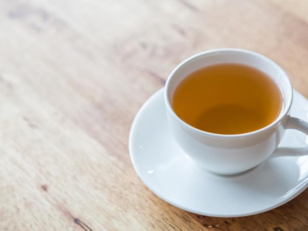 La forma de preparar té que genera críticas y disgusto