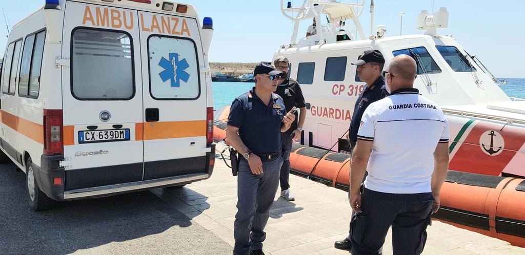Fiscalía italiana ordena incautación del 'Open Arms' y desembarco de migrantes