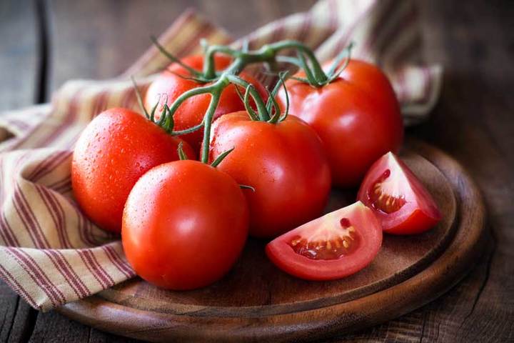 Cuatro propiedades del tomate