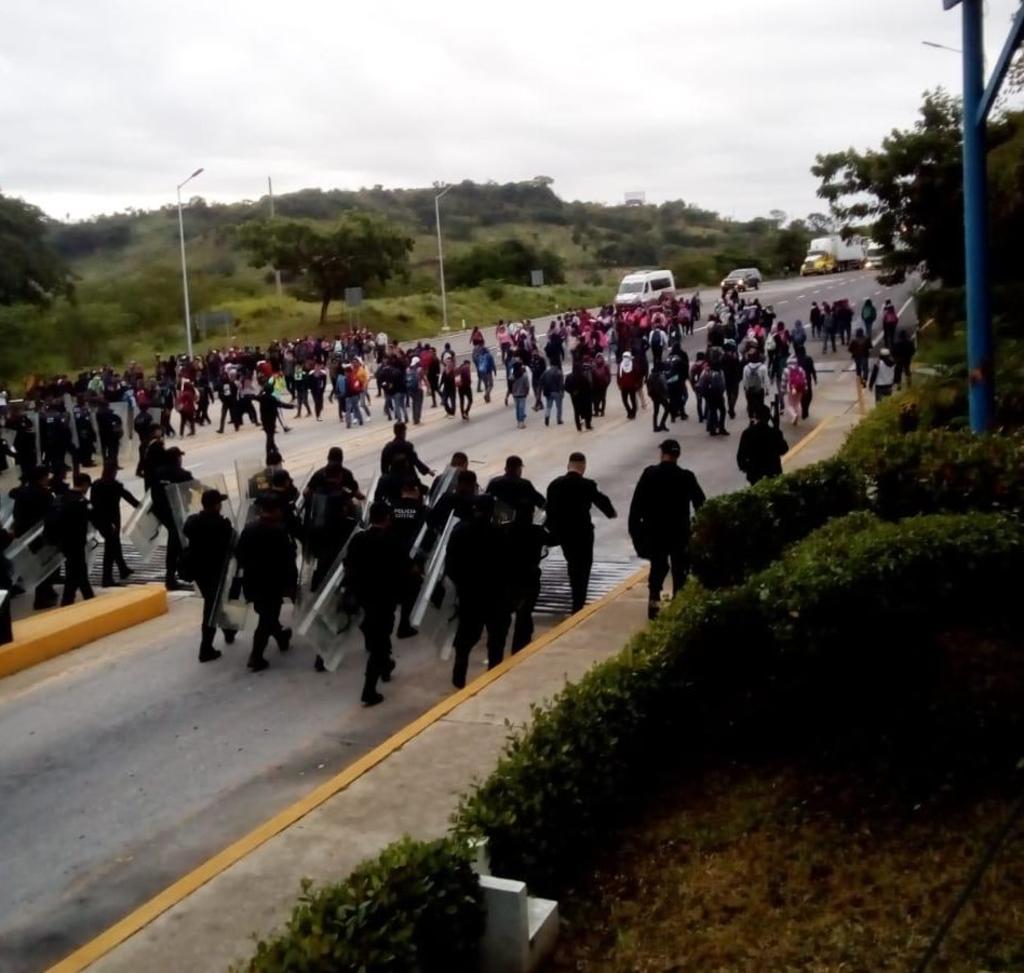 Desalojan caseta tomada por normalistas en Chiapas