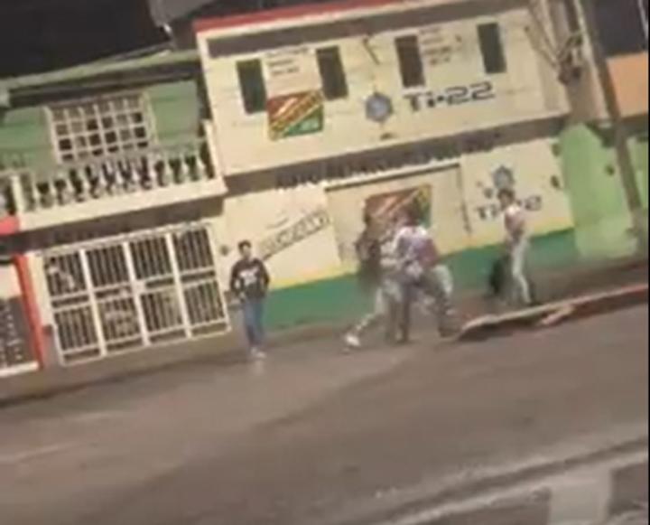 Captan en video riña ocurrida en bulevar Dolores del Río