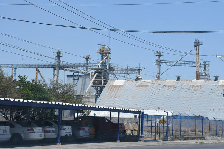 Reanudan abasto de energía eléctrica