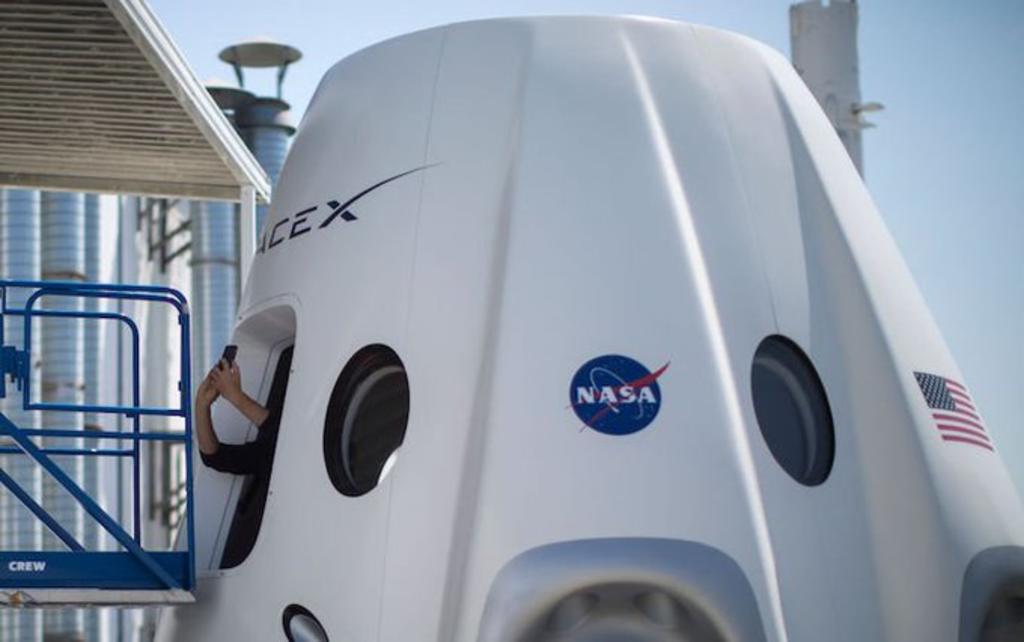 Cápsula Dragon de SpaceX regresa a la Tierra con materiales de la NASA