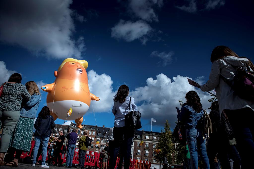 Recuerda Dinamarca visita fallida de Trump con 'bebé' gigante y manifestación
