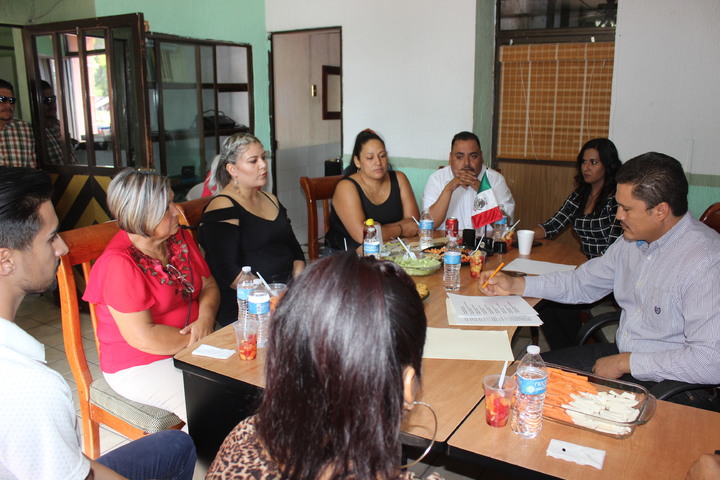Protesta secretario del Ayuntamiento de Peñón Blanco