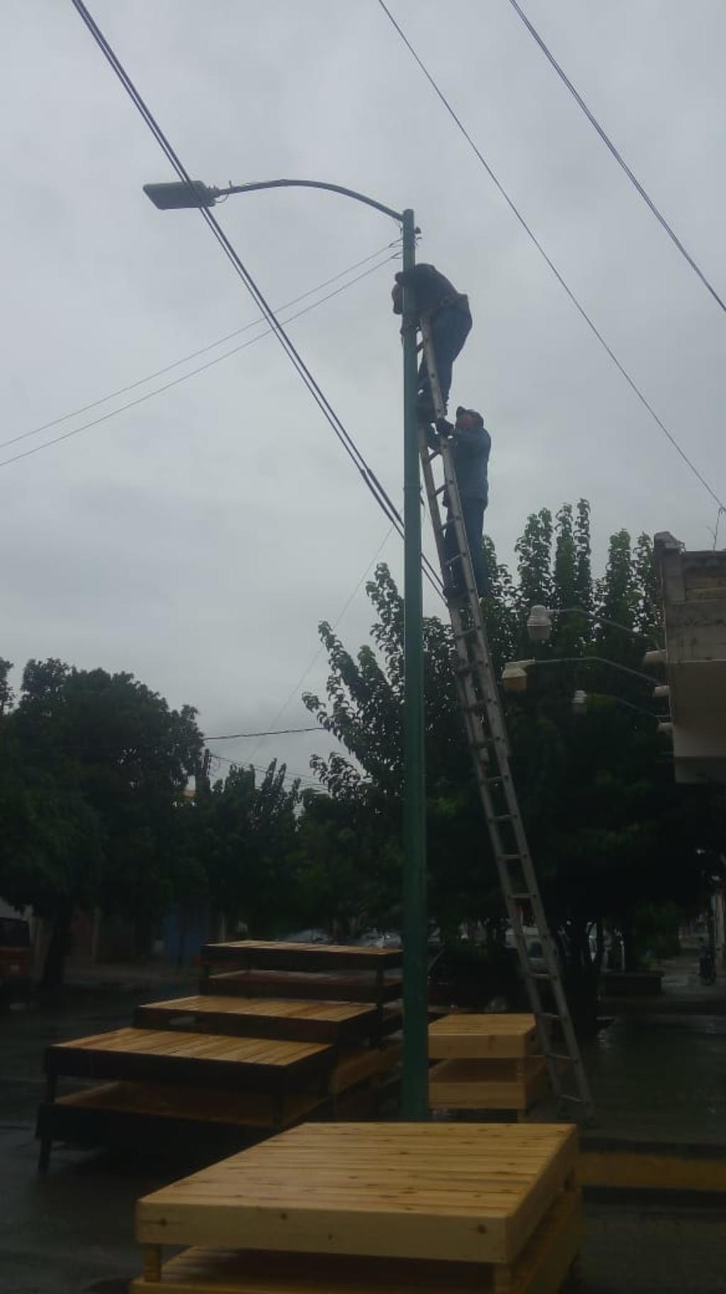 Lluvia deja encharcamientos y apagones en Gómez Palacio