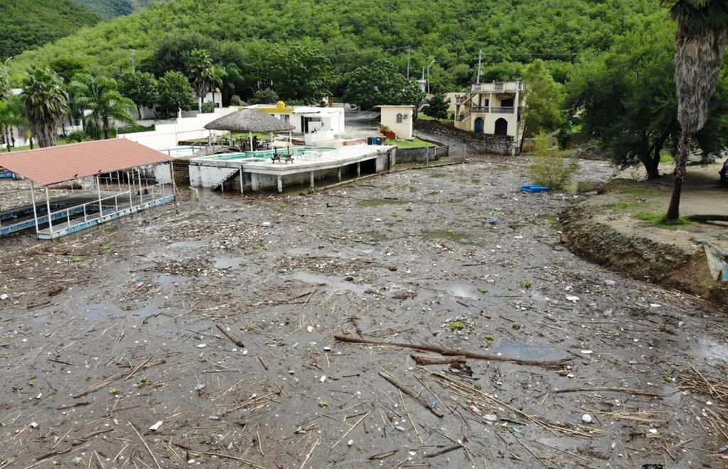 Basura 'ahoga' presa La Boca en Nuevo León