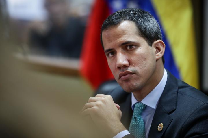 Investiga chavismo a Juan Guaidó