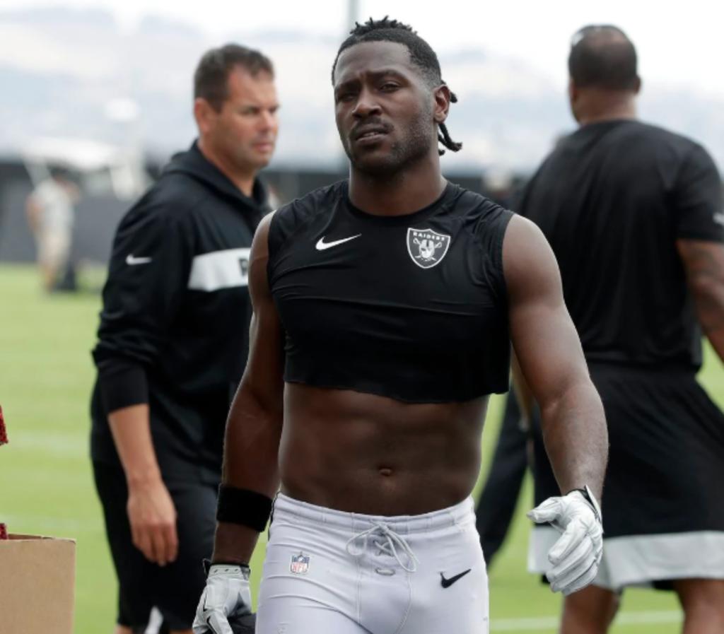 Antonio Brown está fuera de los Raiders