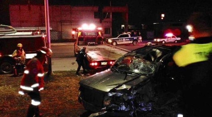 Vuelcan jóvenes y resultan lesionados; estaban ebrios