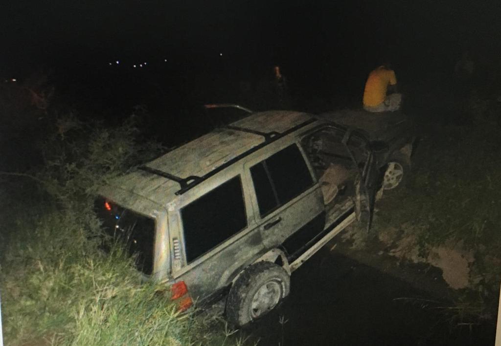 Camioneta cae al canal en Lerdo; hay un lesionado