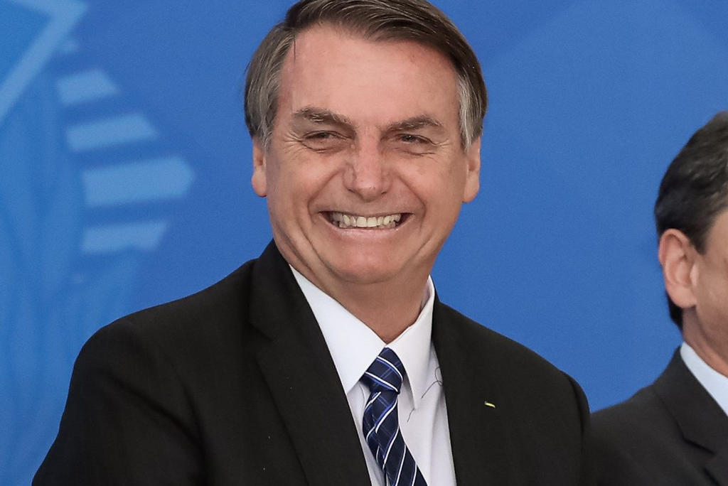 Bolsonaro continúa mejorando, pero sigue sin previsión de alta