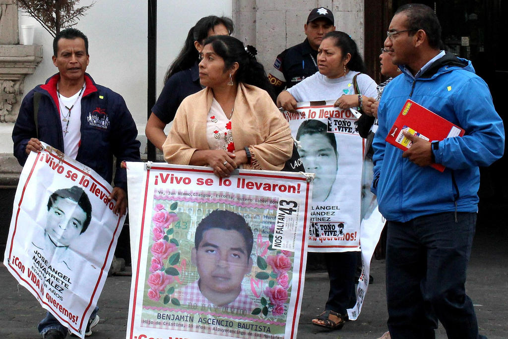 Se reúne AMLO con padres de los 43 de Ayotzinapa