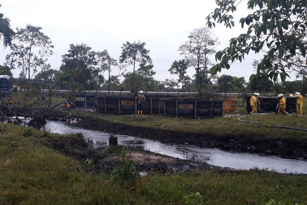 Atentan con explosivos contra el principal oleoducto colombiano