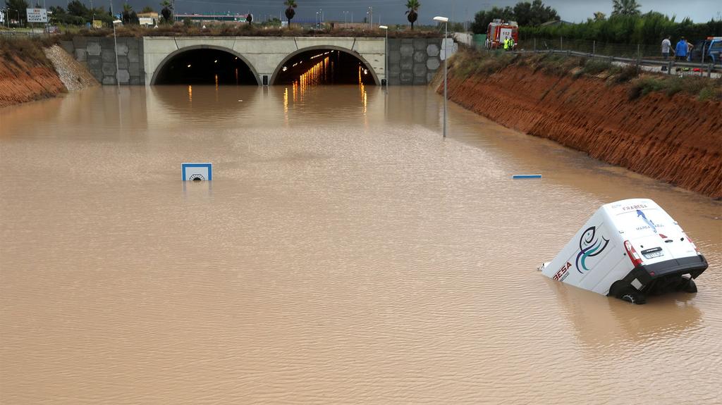 Suman cinco muertos por inundaciones en España