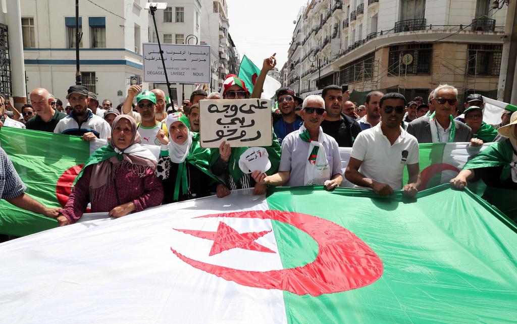 Pese a oposición, presidente interino convoca a elecciones en Argelia