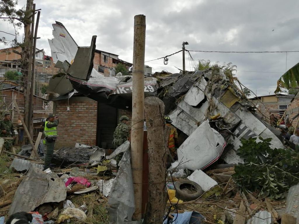 Siete muertos al caer avión sobre casas en Colombia