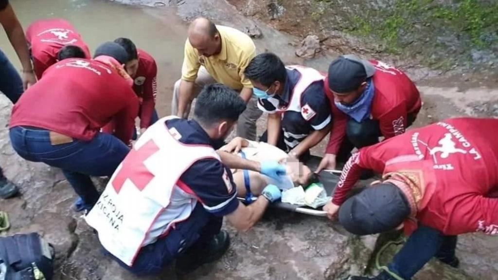 Joven cae de cascada de 40 metros en Sinaloa