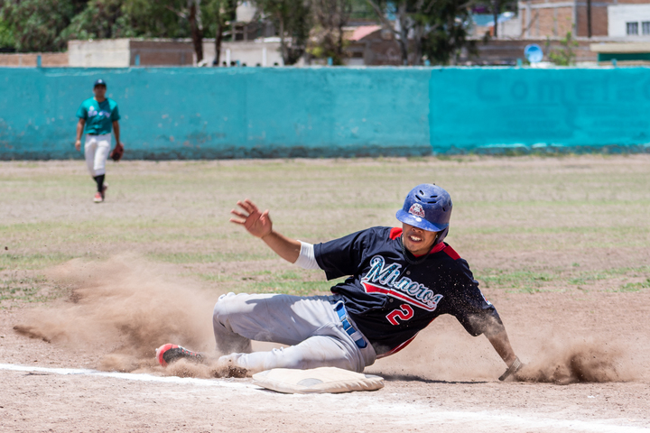 Cuatro toman la ventaja