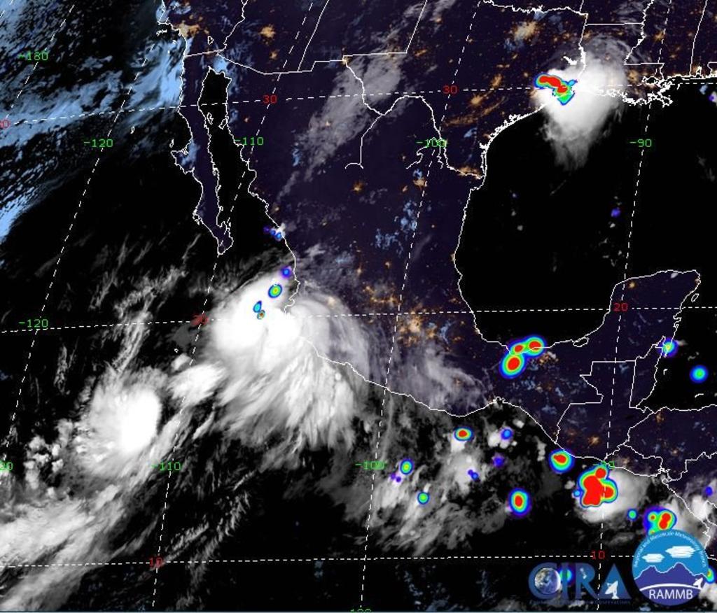 Toca tierra huracán 'Lorena' en Jalisco