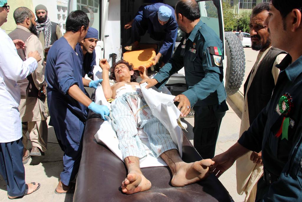 Atentado talibán en hospital deja 39 muertos en Afganistán