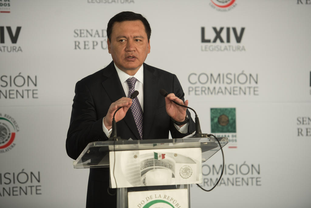 Pide Osorio Chong no desechar investigación previa sobre Ayotzinapa