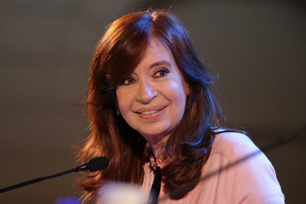 Envían a juicio a expresidenta Fernández por causa de millonarios sobornos