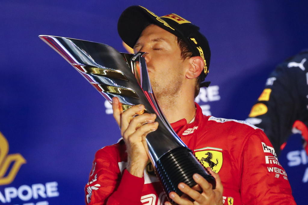 Vettel se impone en Singapur y vuelve a ganar un año después