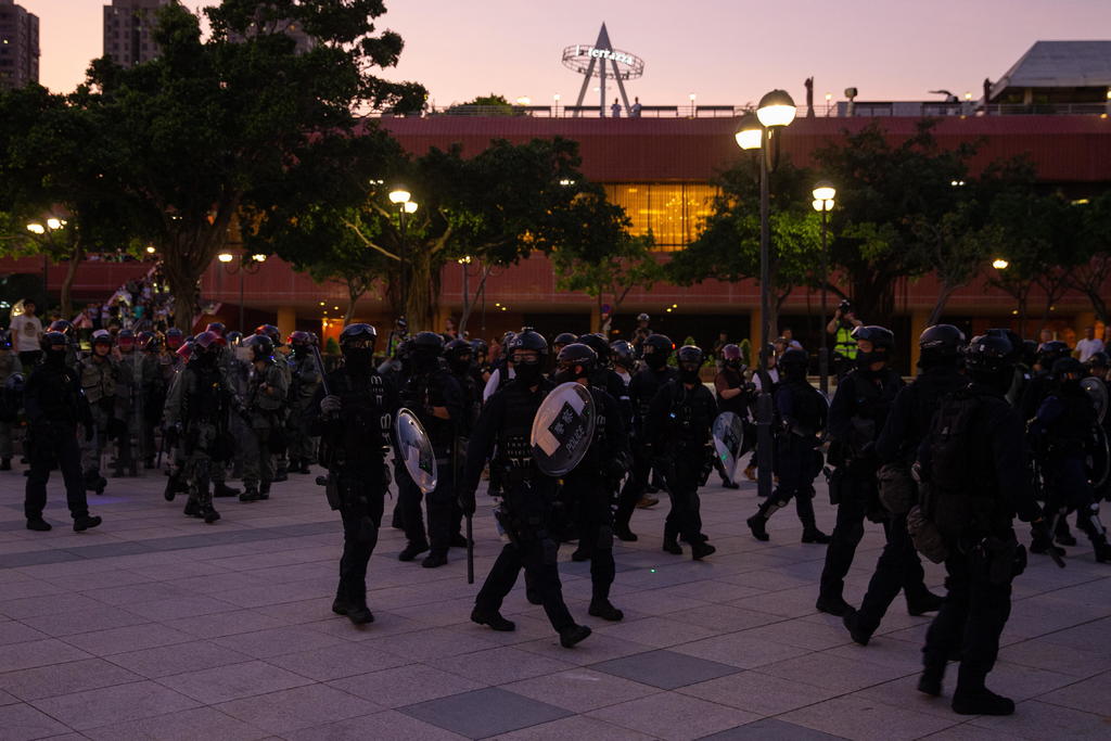 Policía de Hong Kong blinda aeropuerto ante protestas