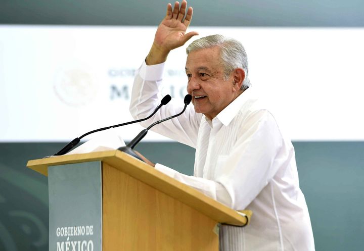 Busca López Obrador mejorar salario nacional