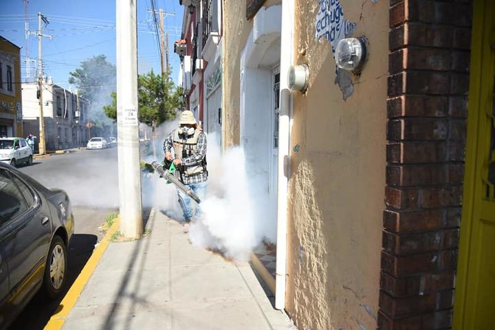 Probable caso de Dengue en la ciudad; realizan nebulización preventiva