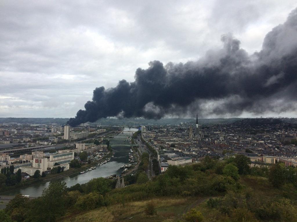 Incendio en fábrica de químicos causa alarma en Francia