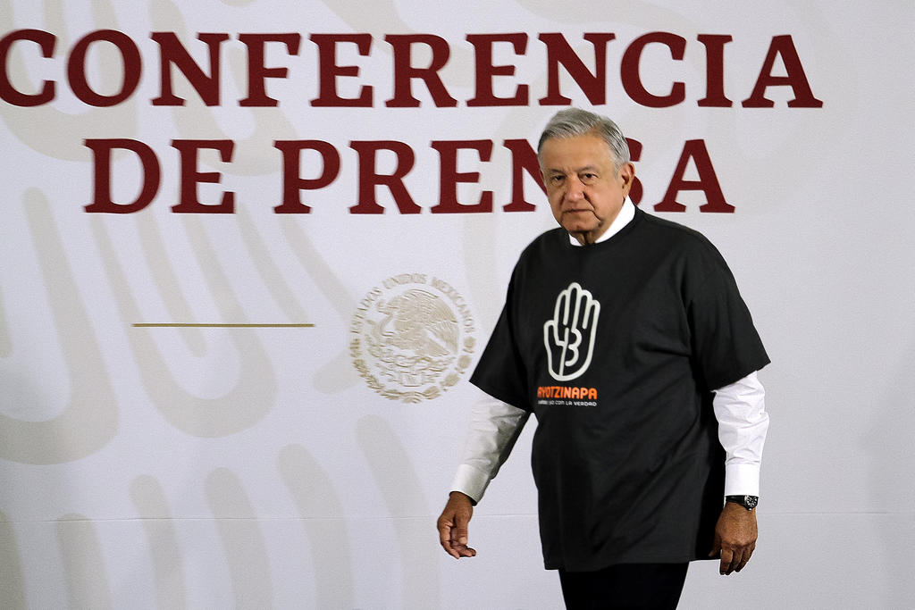 Pide AMLO a SFP revisar contrato de su compadre