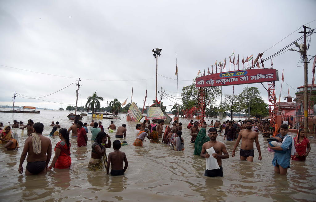 Mueren 42 personas por lluvias en la India