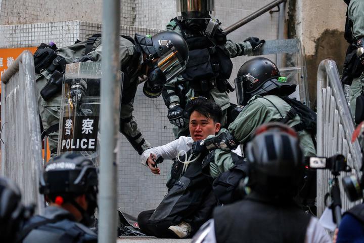 Violentas protestas en HK empañan fiesta china