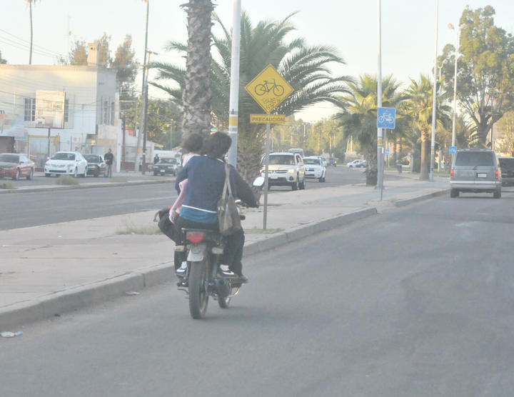 Respaldan restricción de niños en moto