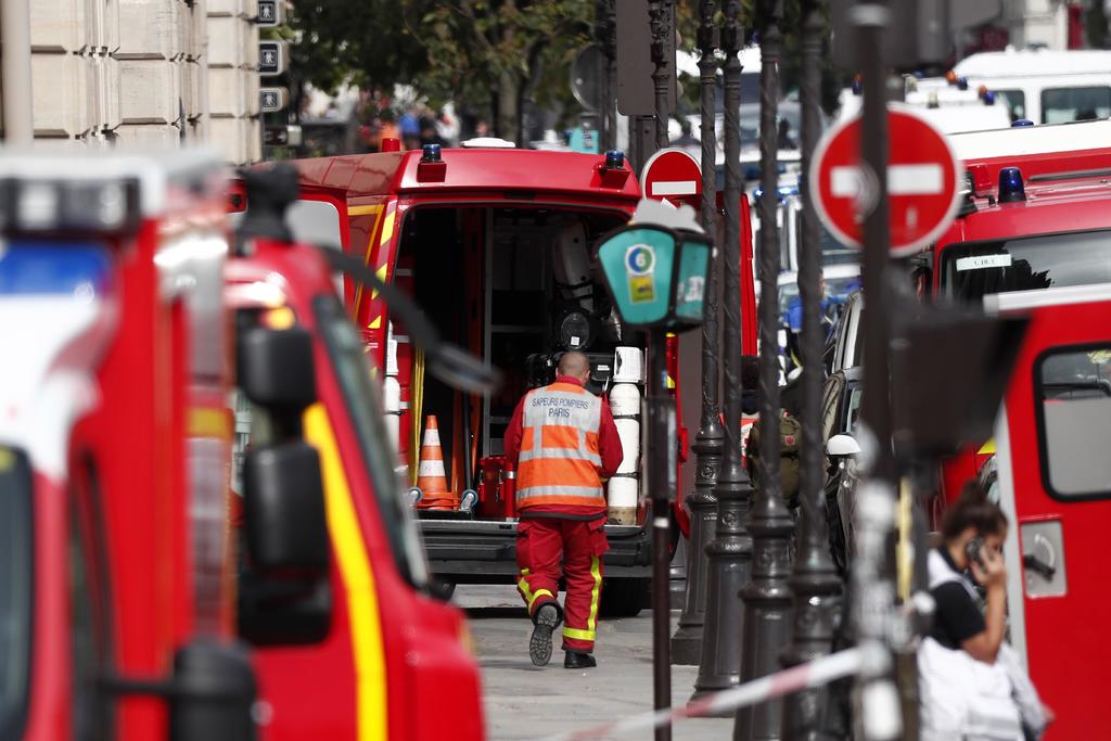Reportan al menos 4 muertos por ataque contra policías en París