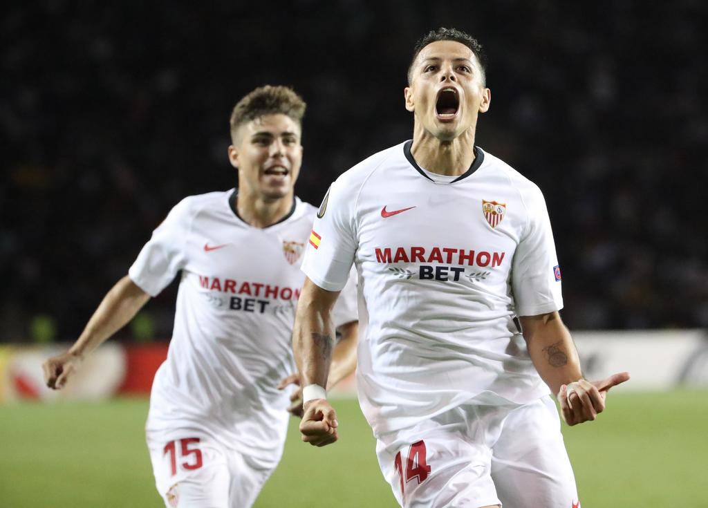 'Chicharito' vuelve a anotar con Sevilla en la Europa League