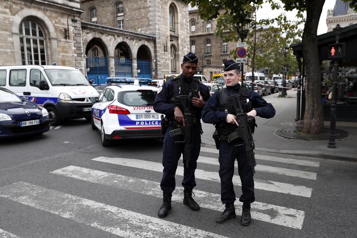 Atentado en París deja cuatro muertos