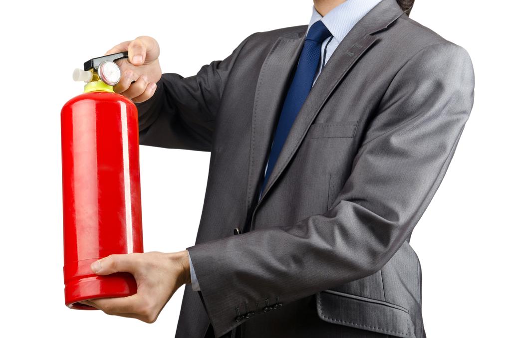 VIDEO: Extintor explota durante demostración en vivo