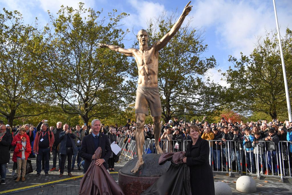 Zlatan Ibrahimovic inaugura su estatua en Suecia