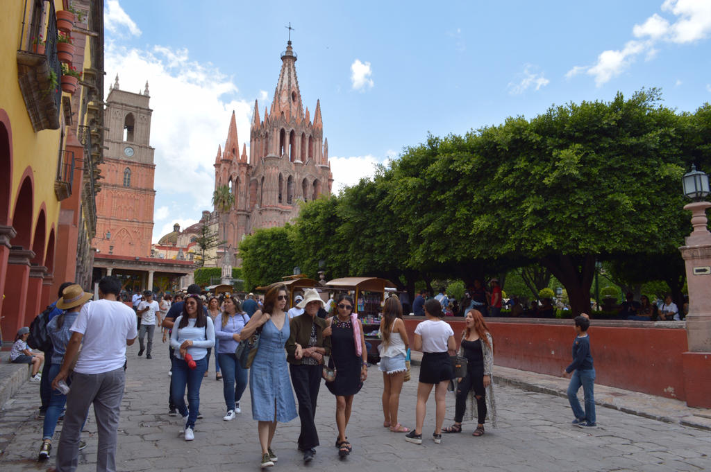 Aumenta entrada de turistas a México en agosto