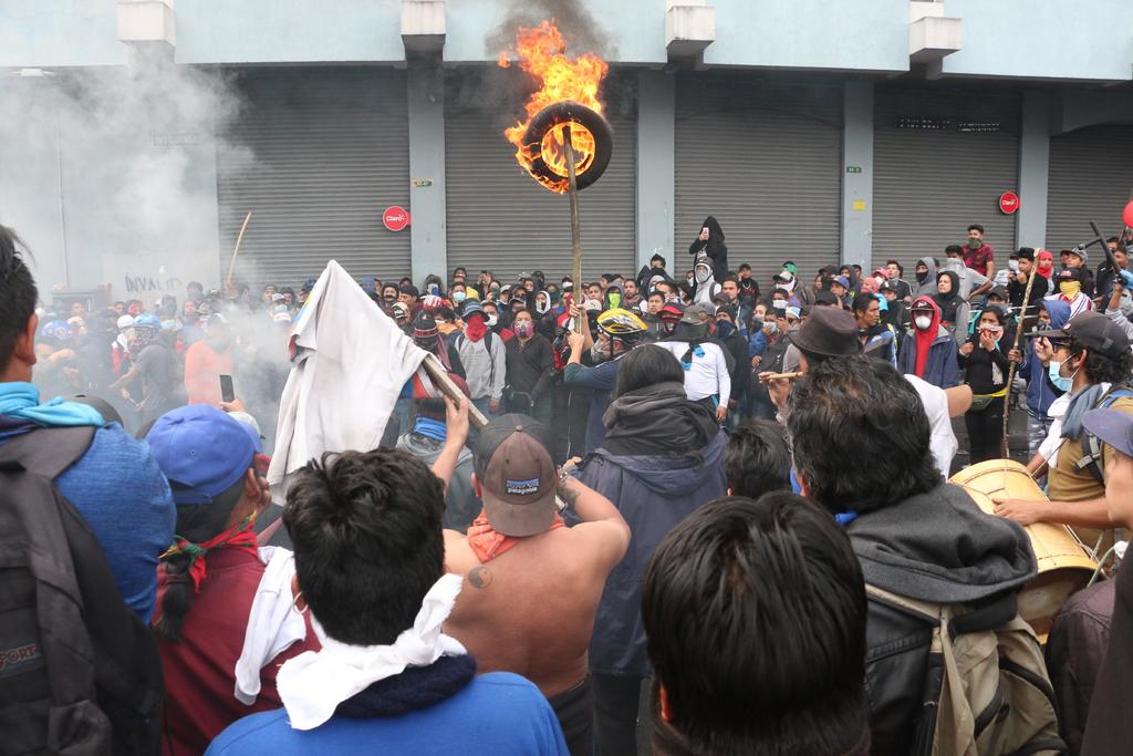 Indígenas piden al Ejército retirar apoyo al presidente de Ecuador ante crisis