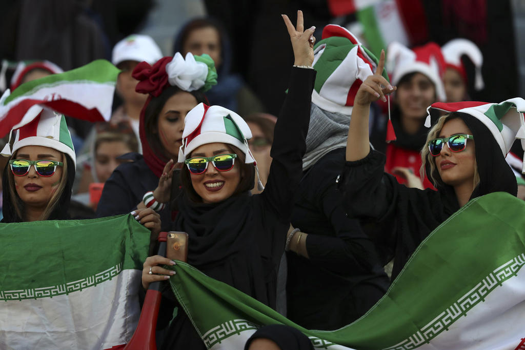Mujeres iraníes vuelven a los estadios de futbol luego de 40 años