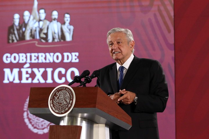 López Obrador celebra cese de un magistrado
