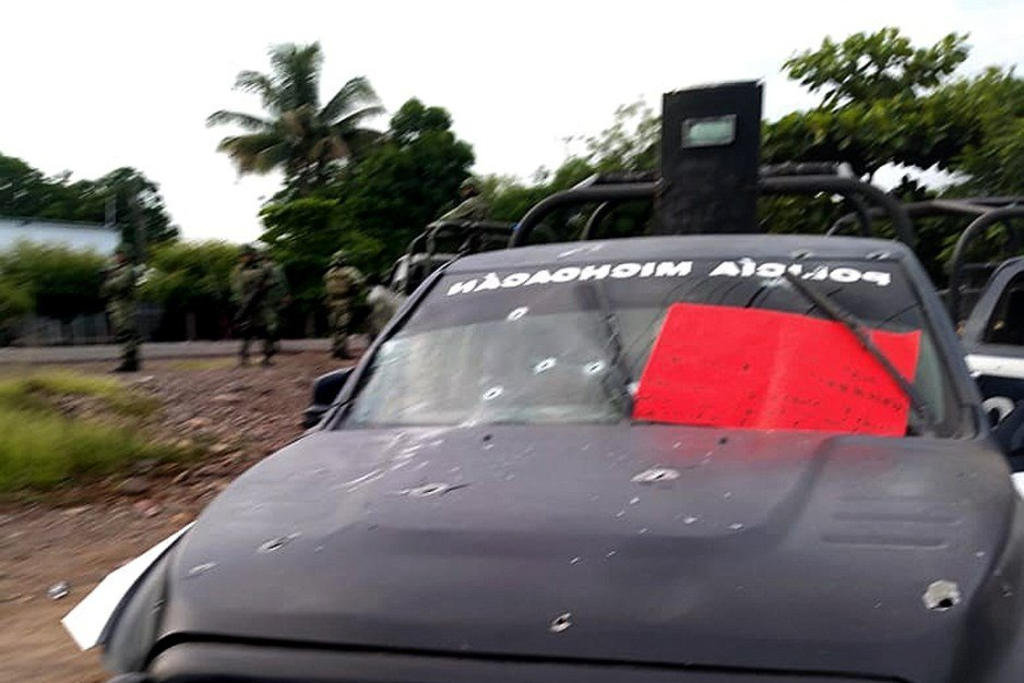 Atacan convoy de estatales en Michoacán; matan a 14 elementos