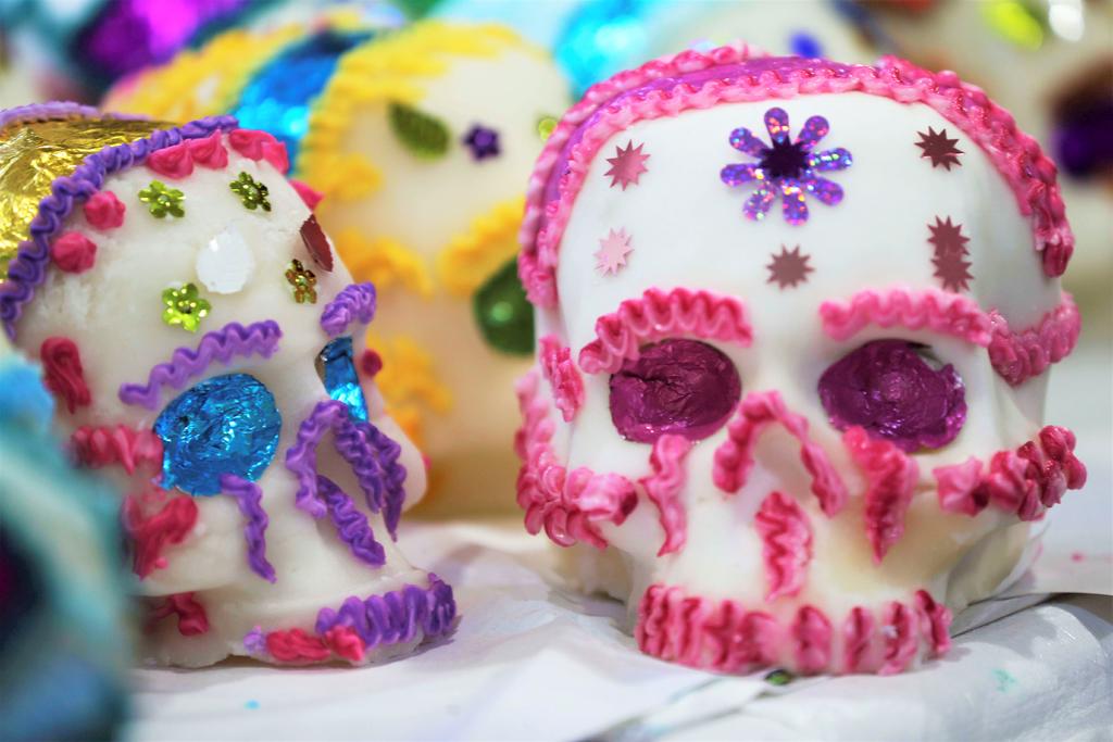 Conoce el origen y significado de las calaveritas de azúcar