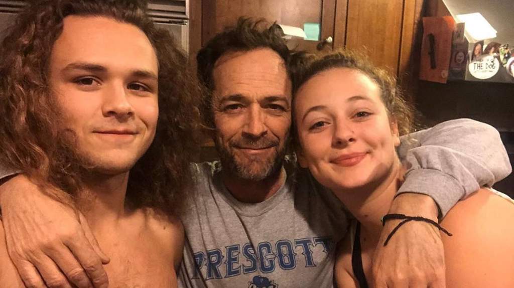 Hijos de Luke Perry reciben herencia tras siete meses de su muerte