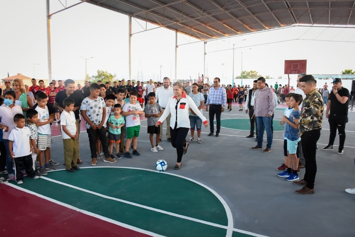 Reparan cancha de usos múltiples